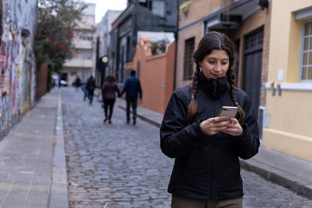 A person holding a smartphone in a bustling Mexican street. The phone displays an optimized website with fast loading times and a user-friendly interface. The background shows a vibrant city scene with people engaging with their devices.