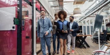 Tendencias en Gestión Empresarial 2025: Adaptación y Oportunidades - Cover Image