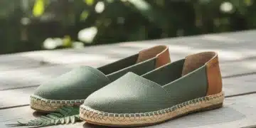 Zapatos sostenibles españoles: un par de calzado ecológico y elegante sobre un fondo natural, simbolizando la moda ética y el éxito empresarial.